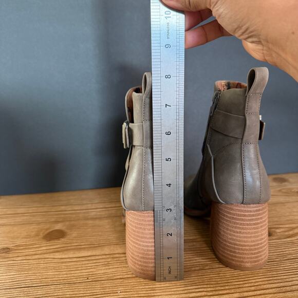 Korks Grey Wood Block Heel Ankle Booties Boot Sz 7 Gray Western Boho Shabby Chic - Picture 12 of 13